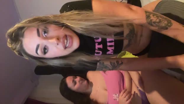 goldenmamis kissing Webcam SHOW @ Cam4 20-12-2024