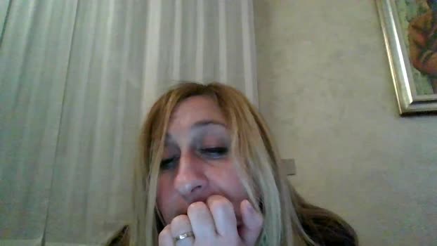 giglioblonde kissing Webcam SHOW @ Cam4 15-02-2025