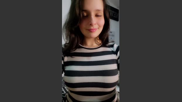Roxannepiggy Topless Webcam SHOW @ Cam4 11-09-2025