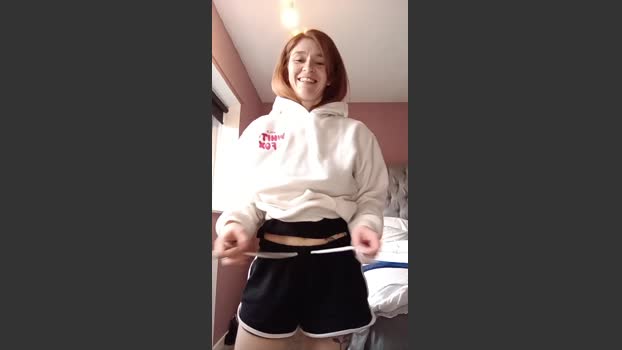 Housewife_Kirst fingers Webcam SHOW @ Cam4 17-09-2025