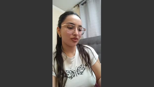 Latinaakita4 legs Webcam SHOW @ Cam4 18-09-2025