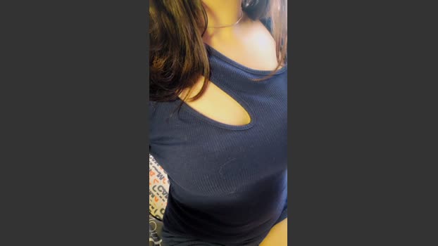 Roxannepiggy Topless Webcam SHOW @ Cam4 03-10-2025