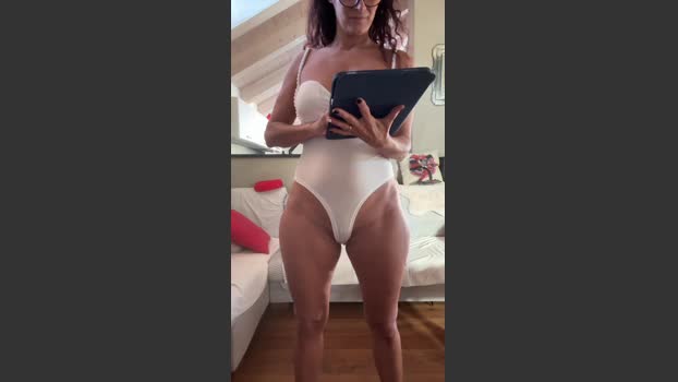 Antonella524 kissing Webcam SHOW @ Cam4 03-11-2025