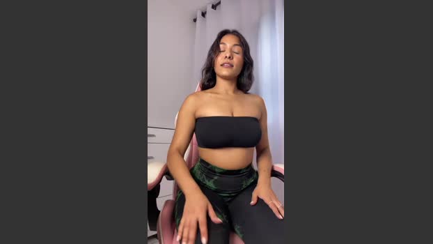 laura2041 legs Webcam SHOW @ Cam4 16-12-2025