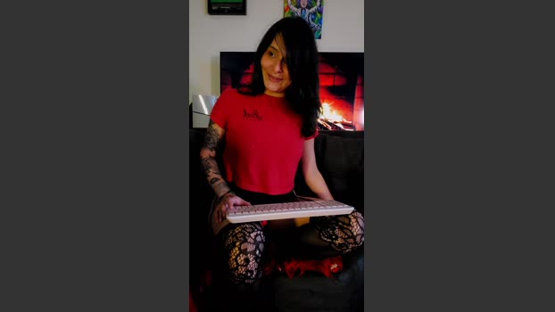 Roxannepiggy spank Webcam SHOW @ Cam4 04-01-2026