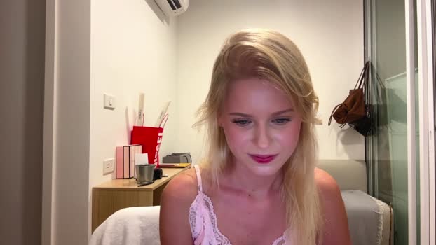LeliaHier prettyface Webcam SHOW @ Cam4 19-01-2026