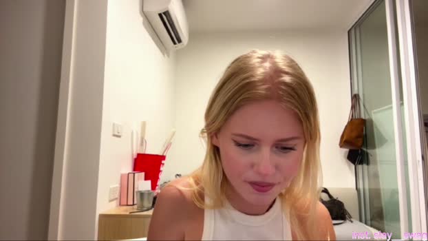 LeliaHier legs Webcam SHOW @ Cam4 13-02-2026