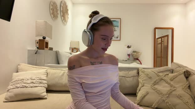 SelinaDelarge kiss Webcam SHOW @ Cam4 20-02-2026