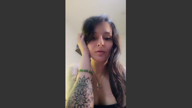 Roxannepiggy Topless Webcam SHOW @ Cam4 05-04-2026