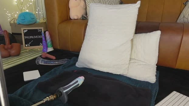 ⬇️ TaylorLove303 15-04-2026 Download suckshow beautiful legs hot