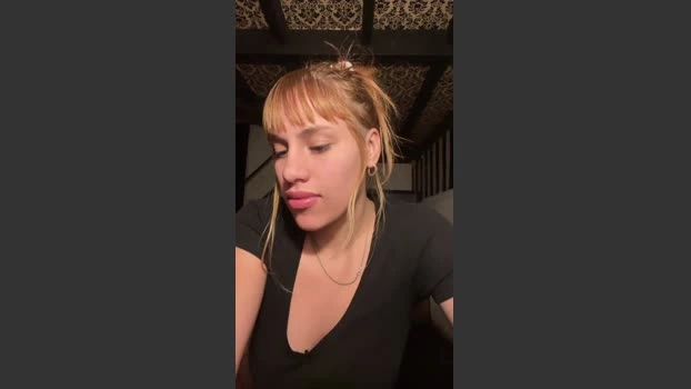 saraangelafern1 27-05-2026 Download spank Topless spanking lickpussy